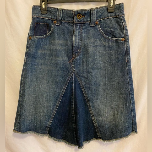 LEVI’S Denim Skirt two tone asymmetrical Sz 4 - Picture 1 of 8